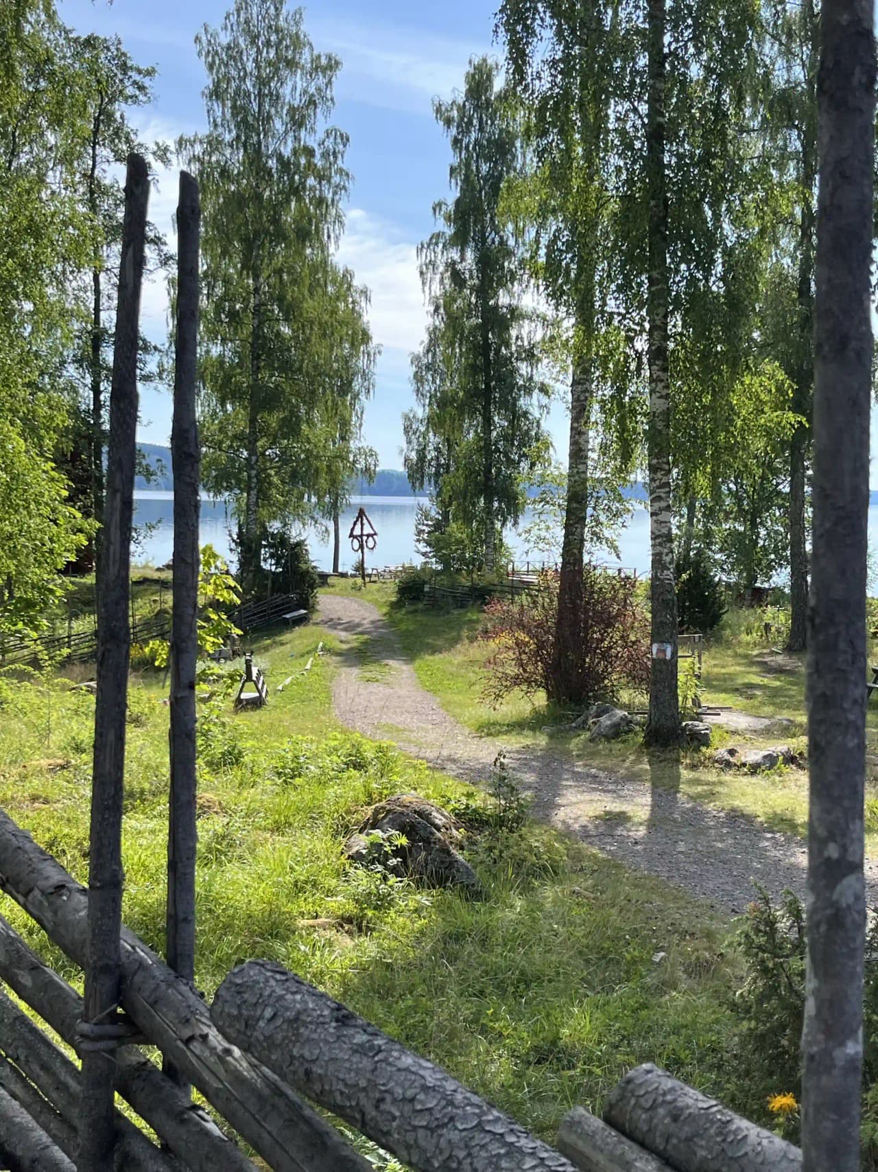 Upptäck Älgå Hembygdsgård, ett unikt & lantligt vandrarhem i Värmland. Bo i historiska byggnader nära natur, sjö & vandringsleder. Perfekt för lugn & ro.
