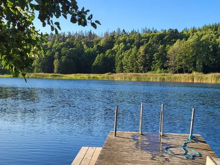 Upplev Glasbruket, unikt vandrarhem vid Göta Kanal i Borensberg. Boende i historisk miljö, nära natur & aktiviteter. Kajak, cykel, bastu. Boka nu!