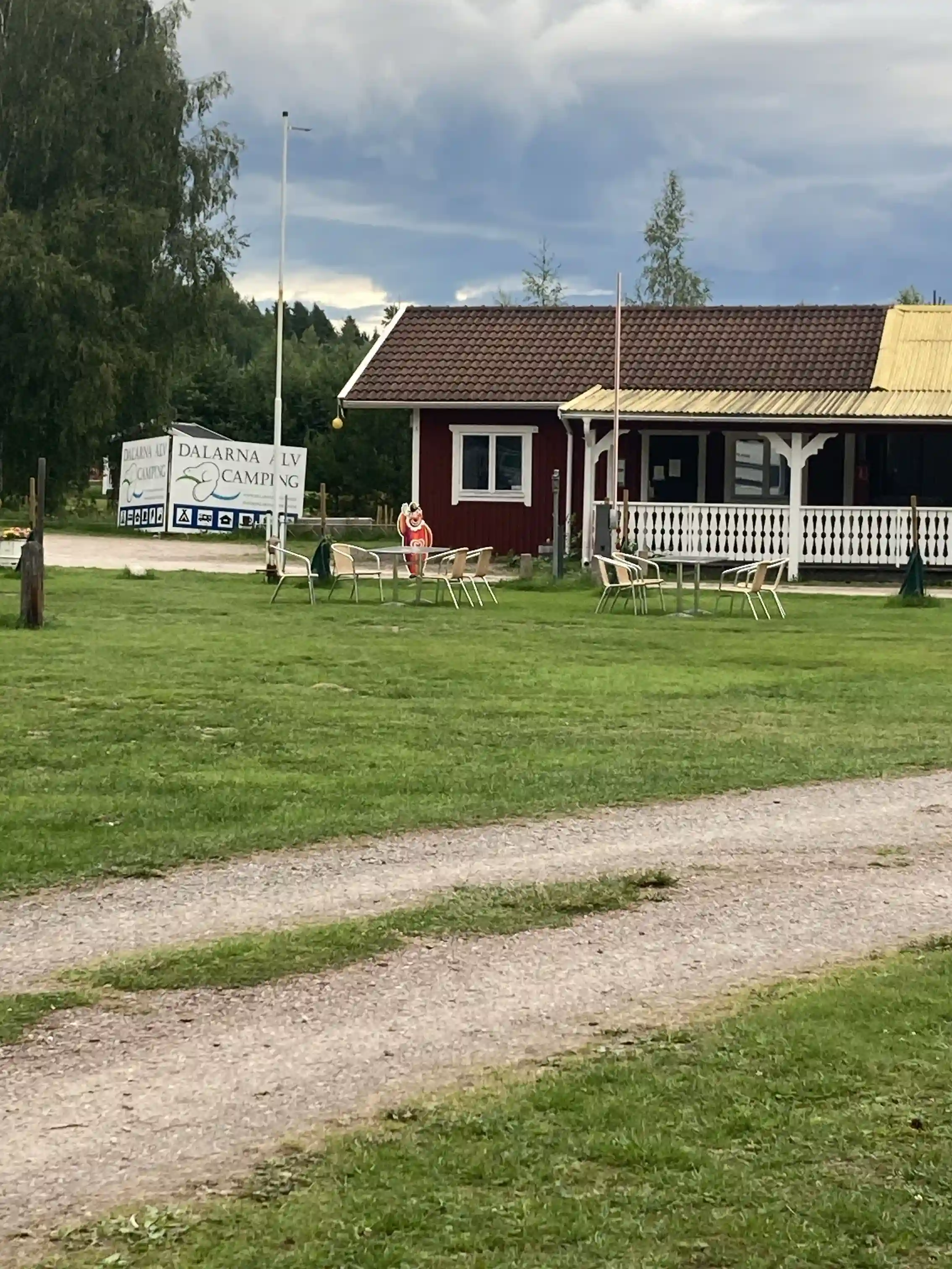 Prisvärt vandrarhem i Grebbestad, Bohuslän! Bo nära havet med tillgång till restaurang, äventyrsgolf & aktiviteter. Perfekt för Västkusten. Boka nu!