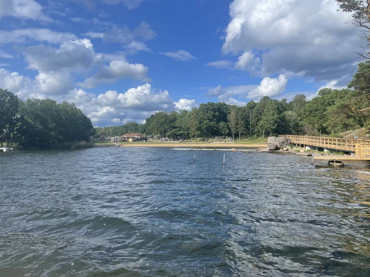Bo på vandrarhem eller camping vid havet på Järnaviks Camping i Blekinge. Njut av skärgård, bad, restaurang, vandring & aktiviteter. Boka ditt boende!