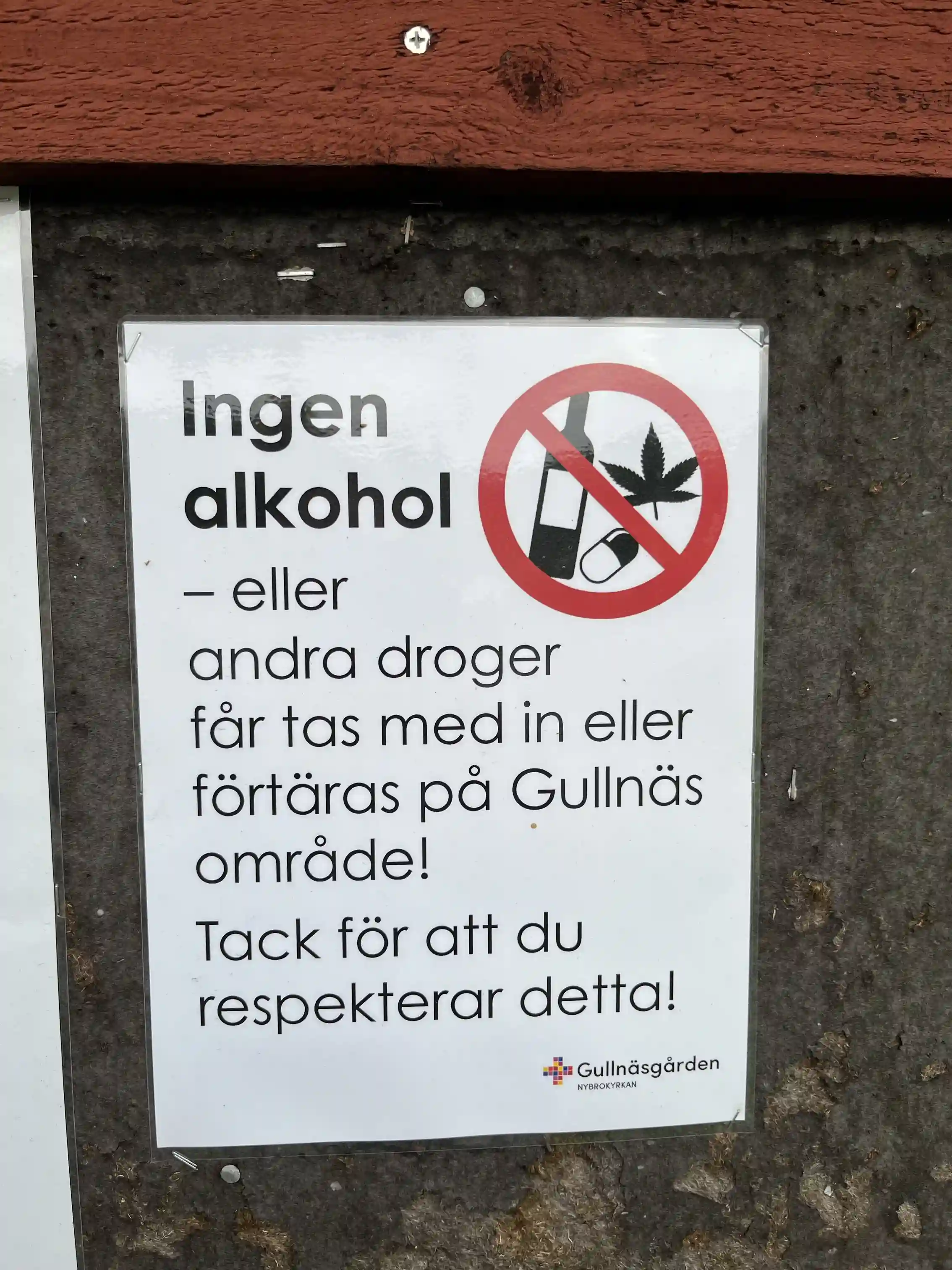 Bo på Gullnäsgården, ett prisvärt & familjevänligt vandrarhem vid sjön Varpan nära Falun. Njut av bad, kanot, café & aktiviteter. Perfekt för grupper!