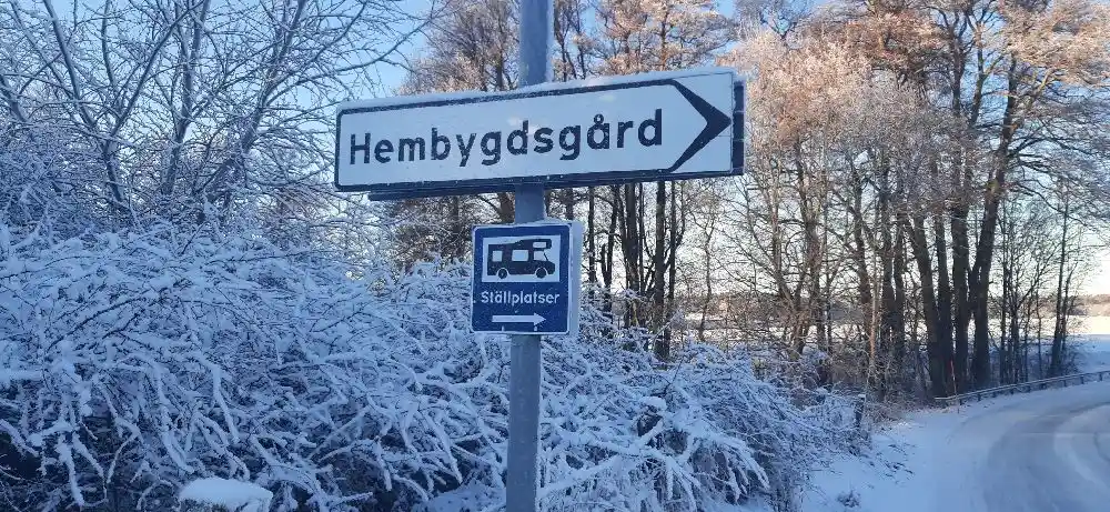 Upptäck Kvarngården Hembygdsgård, ett unikt vandrarhem i Knivsta. Bo lantligt & naturnära med historia, kultur och moderna bekvämligheter. Boka nu!