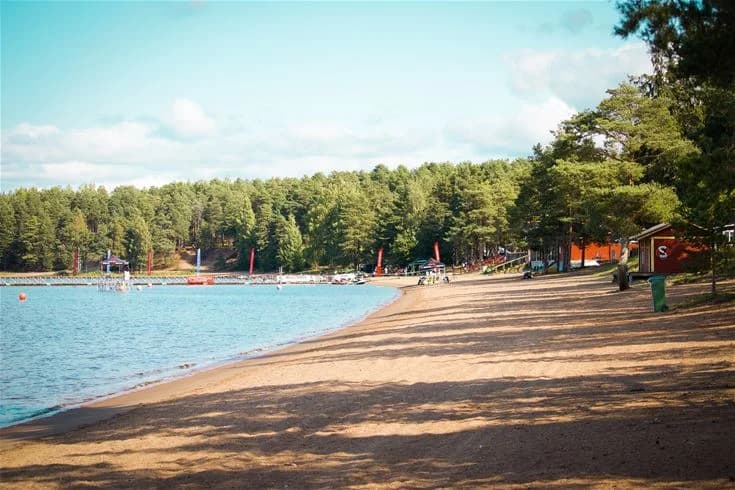 Bo prisvärt på Villa Sjösunda Vandrarhem vid Årsunda Strandbad, Gästriklands Riviera. Njut av bad, aktiviteter & naturupplevelser vid Storsjön. Öppet året runt!