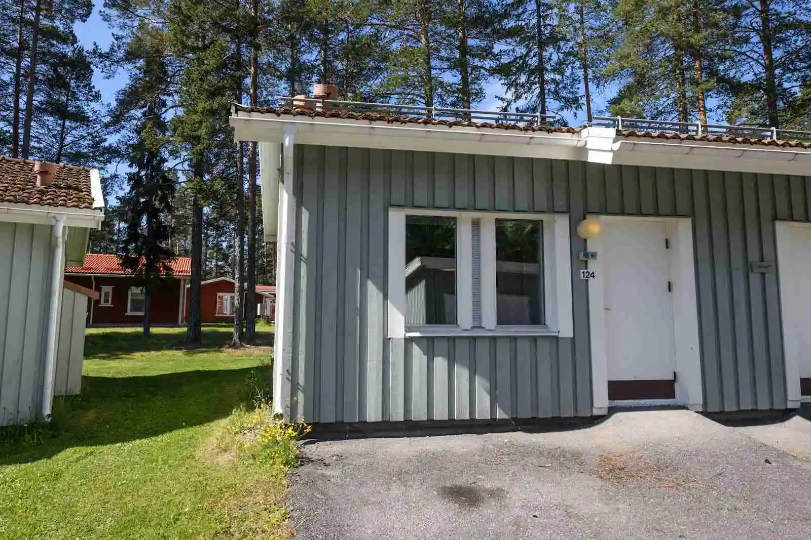 Bo prisvärt på vandrarhem vid Östersunds Camping! Nära city & Storsjön med äventyrsbad, aktiviteter och natur. Perfekt för familj & vänner. Öppet året runt.