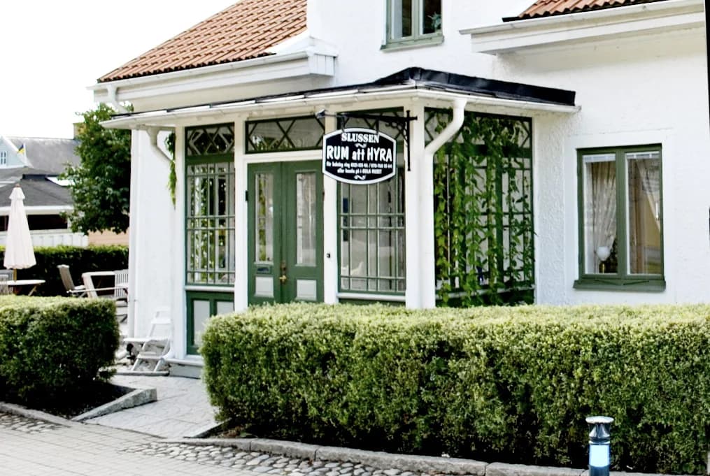 Charmigt boende vid Göta kanal och slussen i historiska Söderköping med swimmingpool och miljöfokus