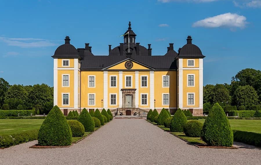 Vandrarhem vid Strömsholms slott i Västmanland med ridhistoria och Strömsholms kanal