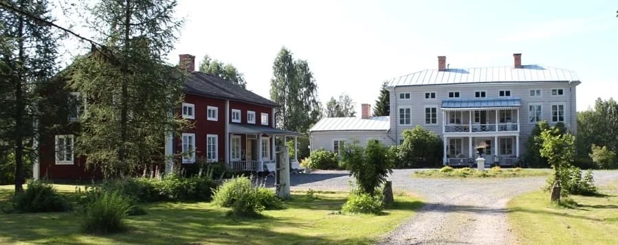 Historisk herrgård i Dalarna med vacker natur och traditioner och komfortabelt boende